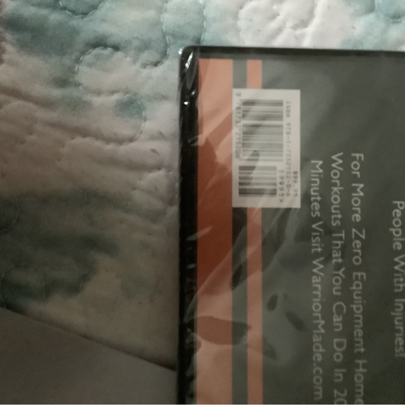 Warrior 0-6 pack abs, BNWT, book and DVD - Picture 5 of 5
